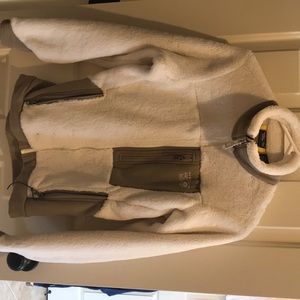 Mountain hardware fleece